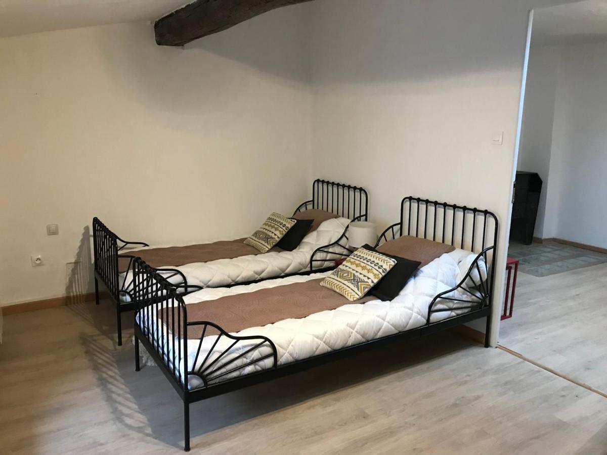 Le Grenier De Manee Villa Villemoustaussou Bagian luar foto