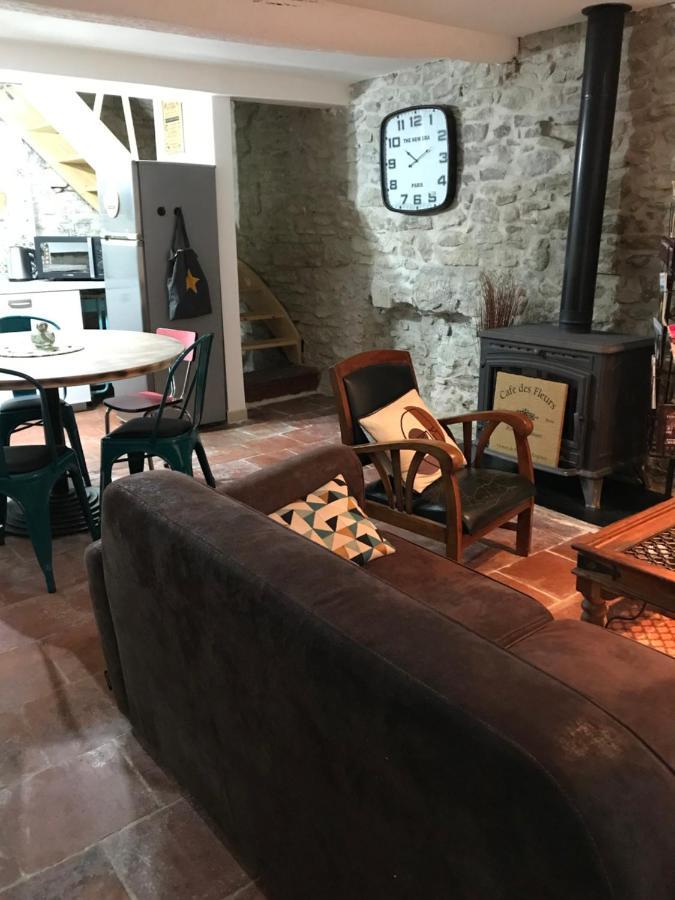 Le Grenier De Manee Villa Villemoustaussou Bagian luar foto