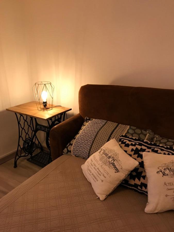 Le Grenier De Manee Villa Villemoustaussou Bagian luar foto