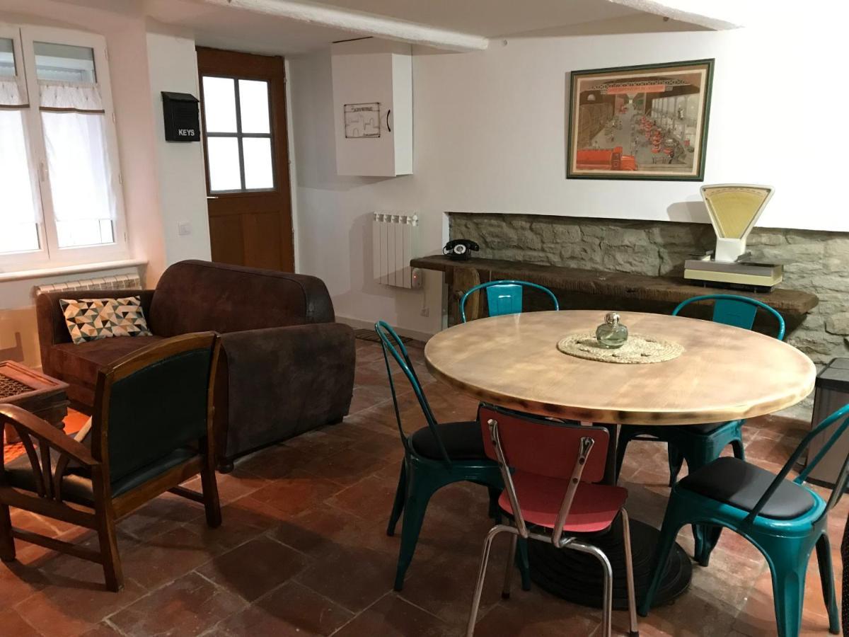 Le Grenier De Manee Villa Villemoustaussou Bagian luar foto