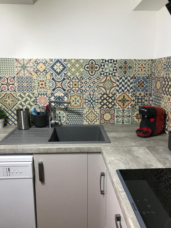 Le Grenier De Manee Villa Villemoustaussou Bagian luar foto